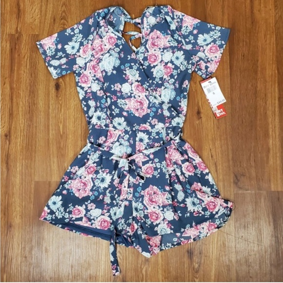 Hot Kiss Pants - Hot Kiss Floral Grey Short Sleeve Romper NWT